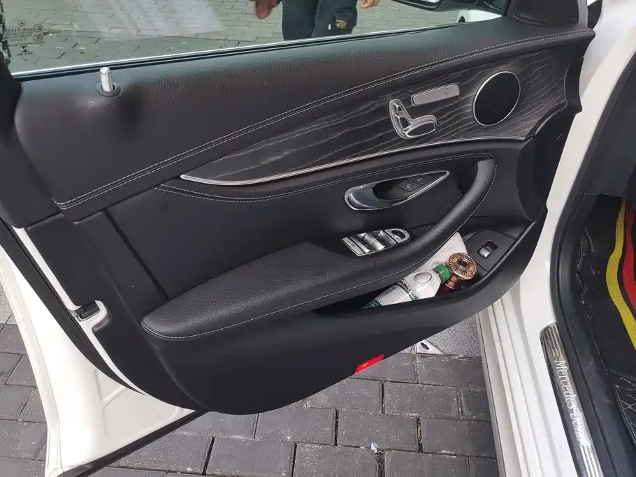 Mercedes-Benz E-Class — миниатюра 7
