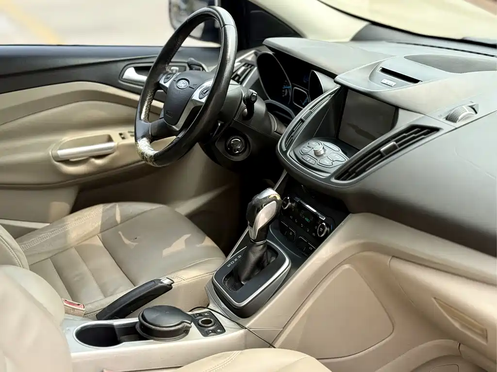 Ford Kuga — миниатюра 10