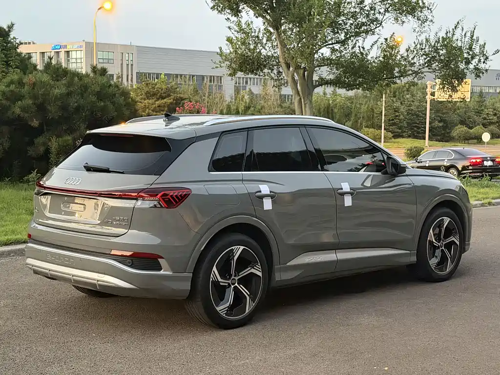 Audi Q4 e-tron — миниатюра 4