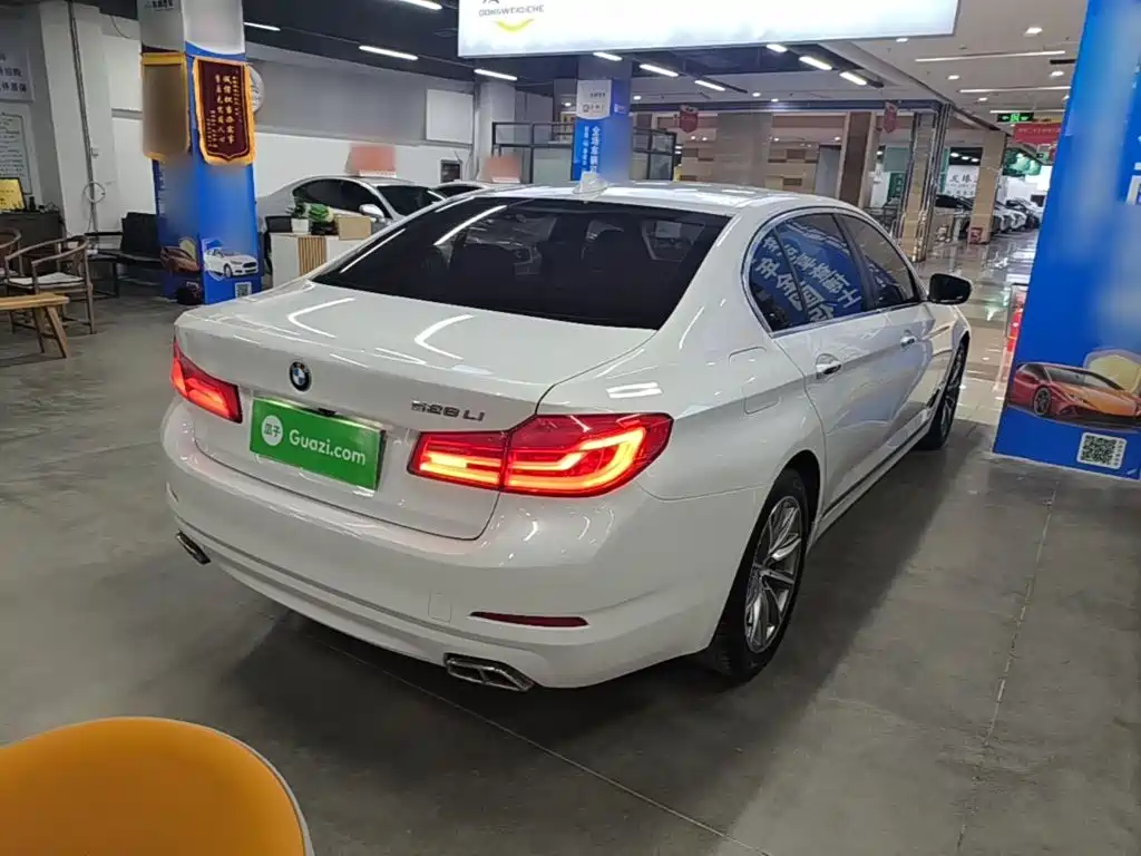 BMW 5 Series — миниатюра 7
