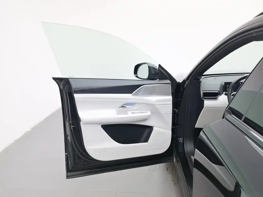XPeng G9 — миниатюра 8