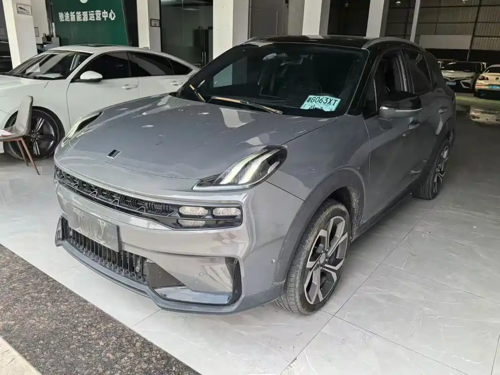 Lynk & Co 06