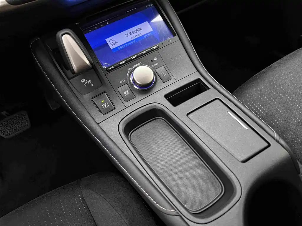 Lexus CT — миниатюра 12