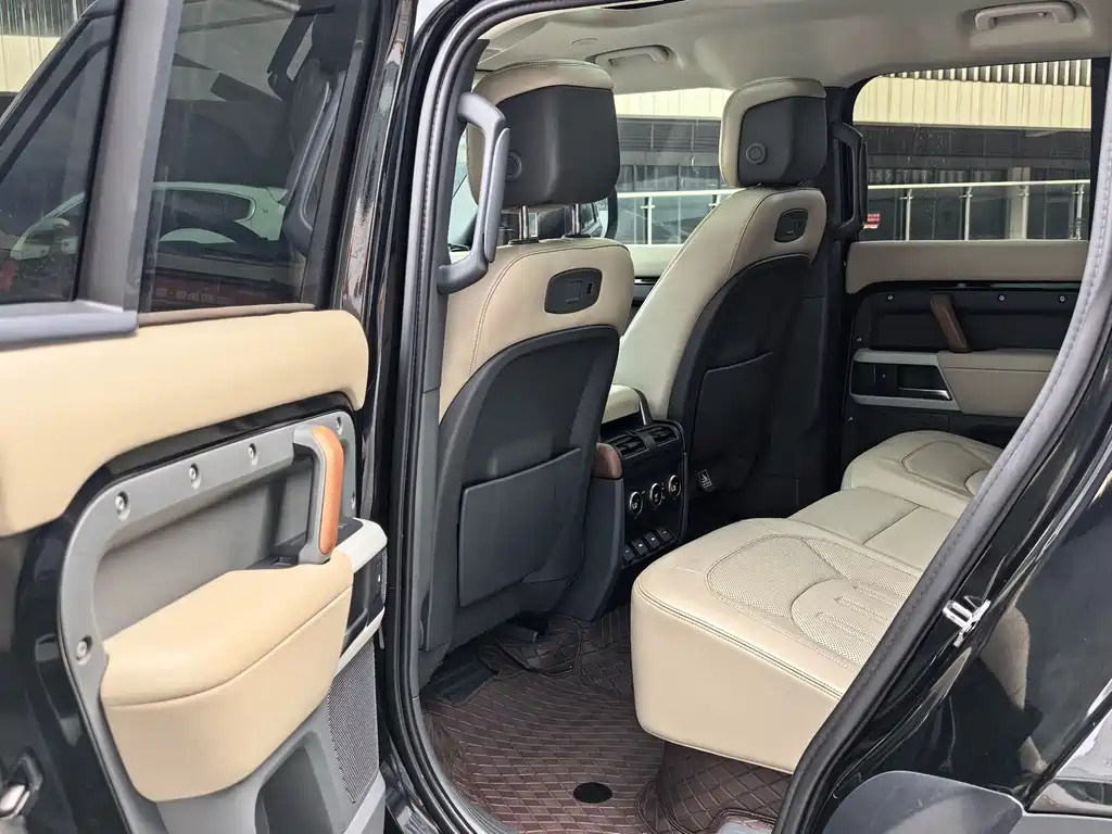 Land Rover Defender — миниатюра 10