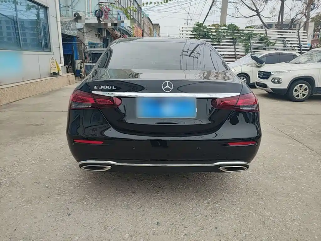 Mercedes-Benz E-Class — миниатюра 6