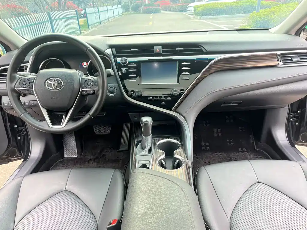 TOYOTA CAMRY