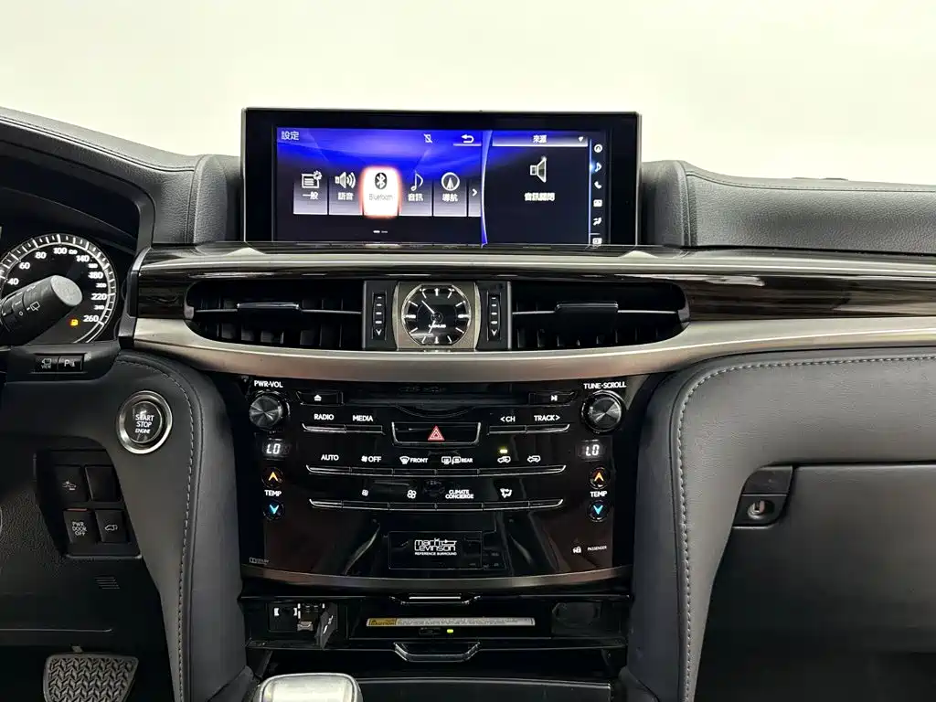 Lexus LX — миниатюра 19