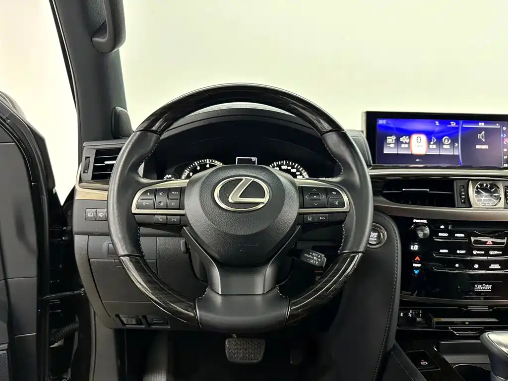 Lexus LX — миниатюра 18