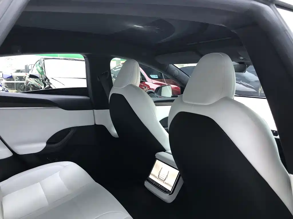 Tesla Model S — миниатюра 12