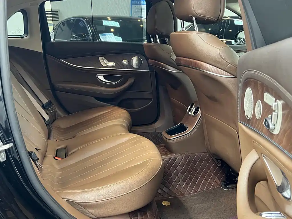 Mercedes-Benz E-Class — миниатюра 9