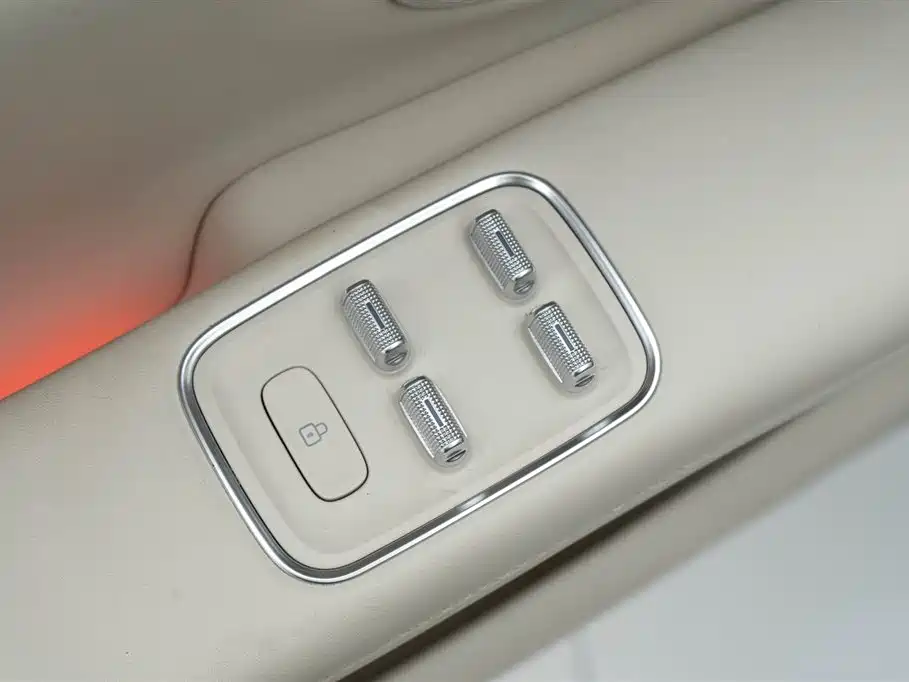 AITO ENJOY THE WORLD S9