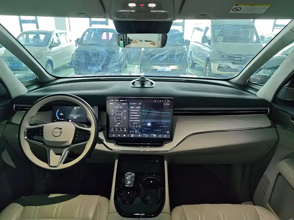 Volvo EM90 — миниатюра 5