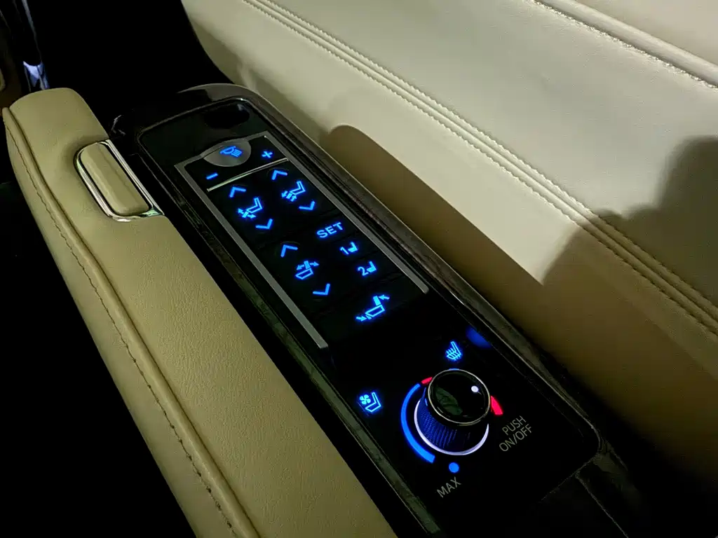 Toyota Alphard — миниатюра 22