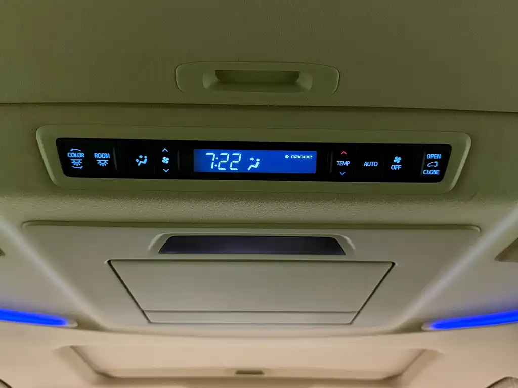 Toyota Alphard — миниатюра 22