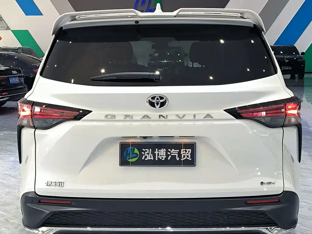 Toyota Granvia — миниатюра 13