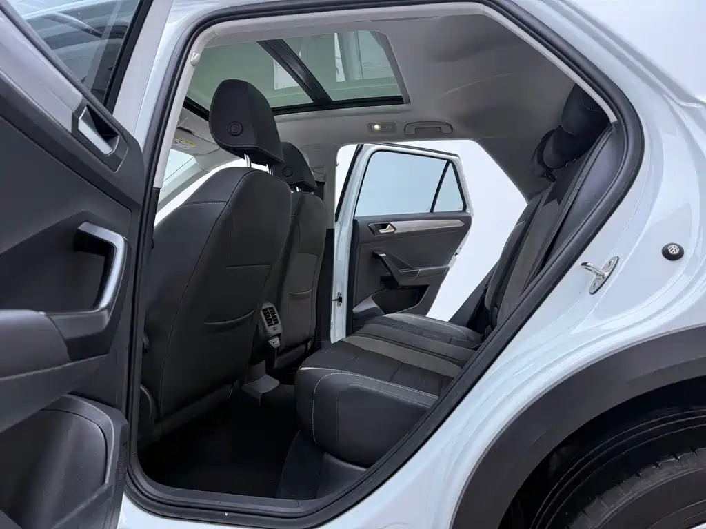 VOLKSWAGEN T ROC EXPLORING SONGS