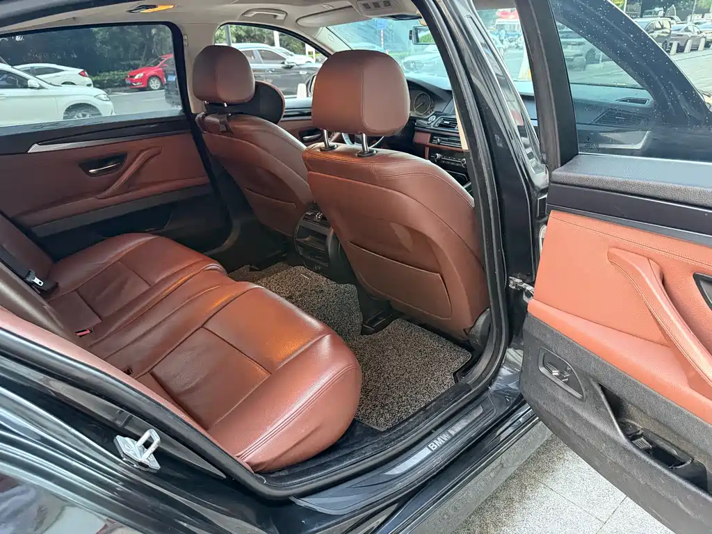 BMW 5 Series — миниатюра 11