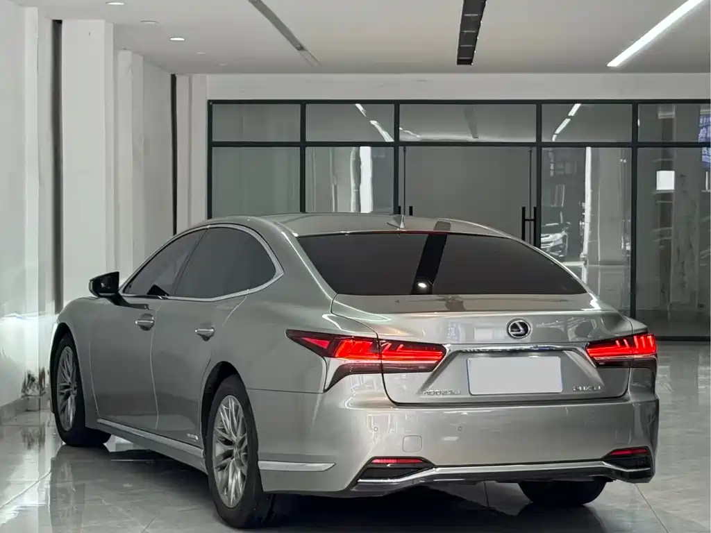 Lexus LS — миниатюра 9