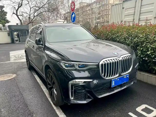 BMW X7 2021