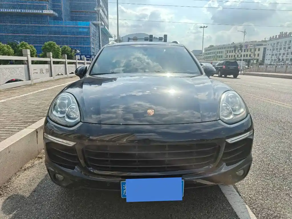 Porsche Cayenne — миниатюра 3
