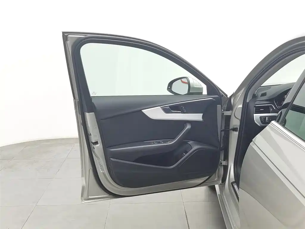 Audi A4L 2019 40 TFSI Fashion V