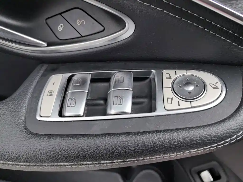 Mercedes-Benz C-Class — миниатюра 9