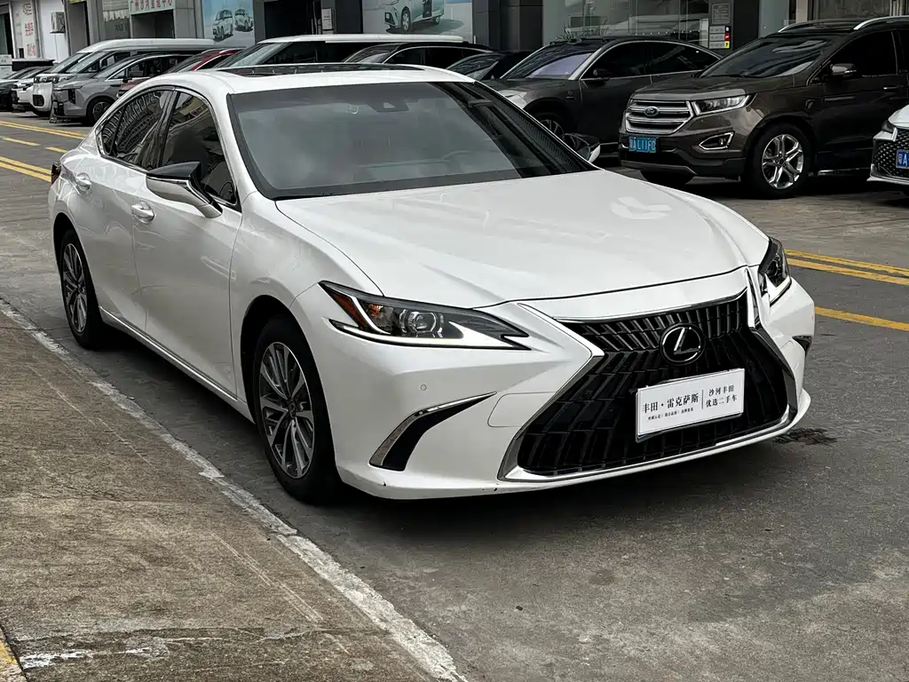Lexus ES 2022 200