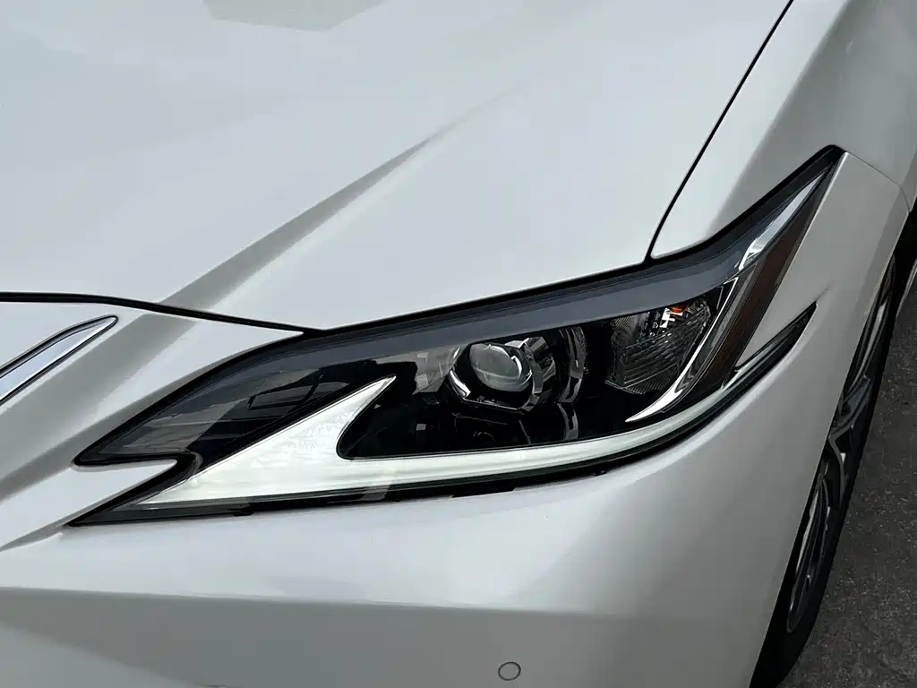 Lexus ES 2022 200