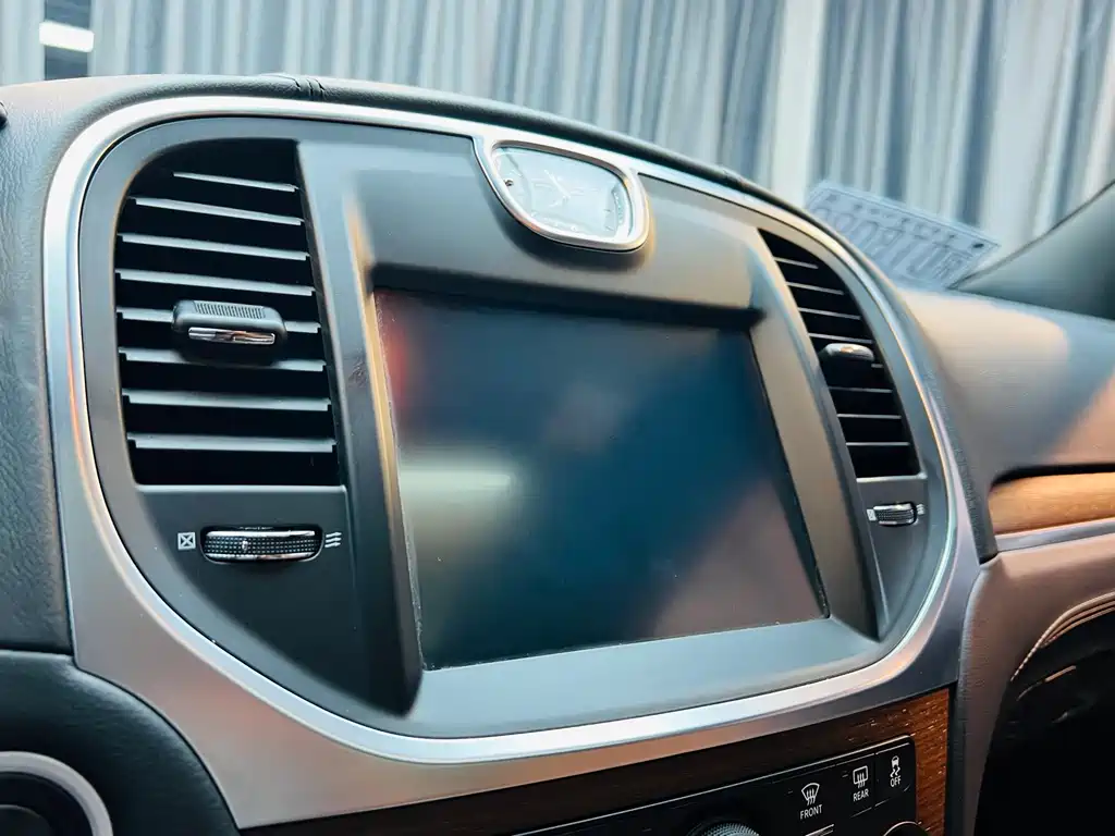 Chrysler 300C — миниатюра 10