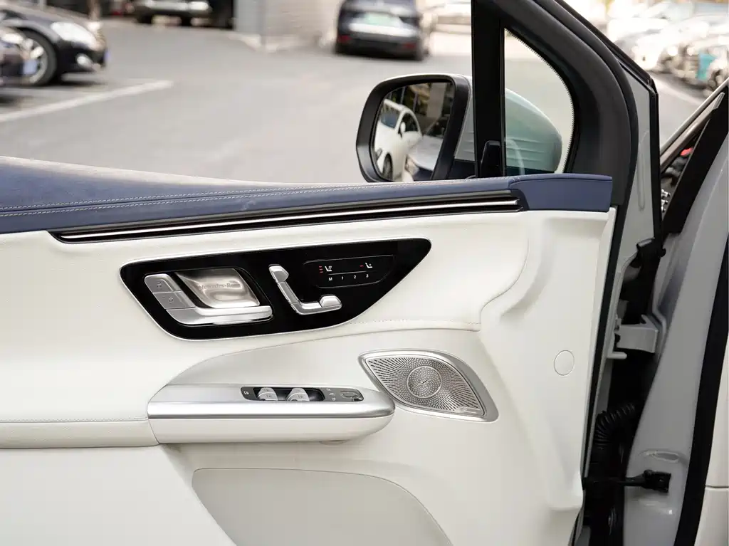 Mercedes-Benz EQE SUV — миниатюра 13