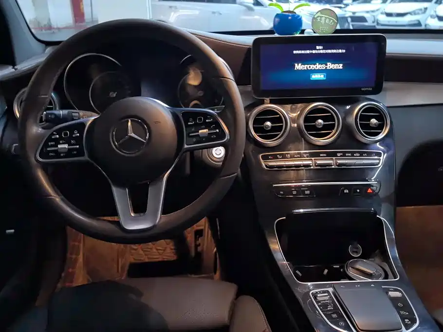 Mercedes-Benz GLC — миниатюра 12
