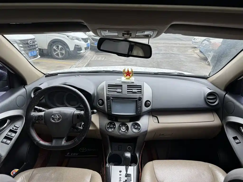 Toyota RAV4 2012 2.4L AT Luxury