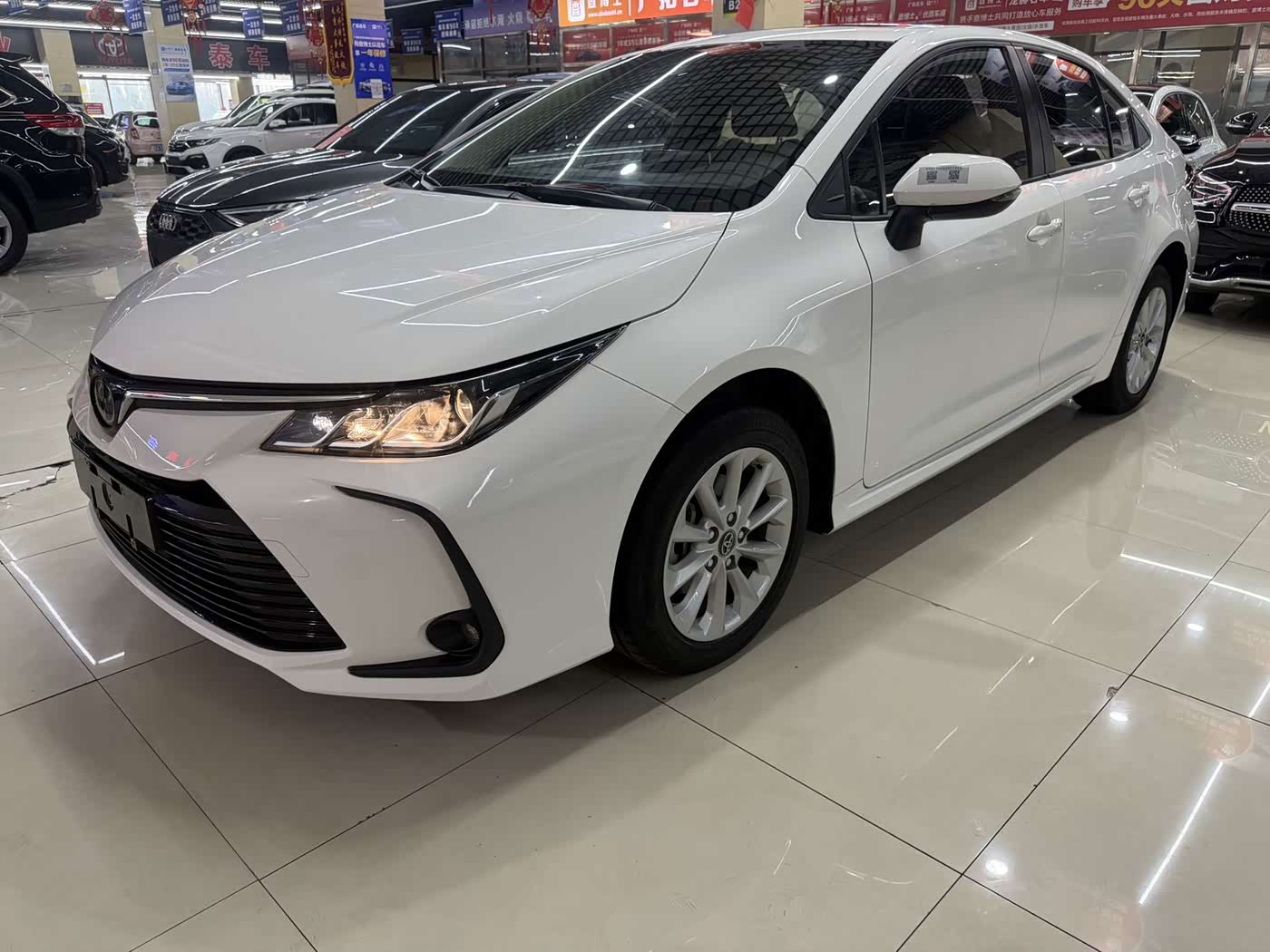 Toyota Corolla 1.2 л 2022 г. Белый, пробег 8600 км