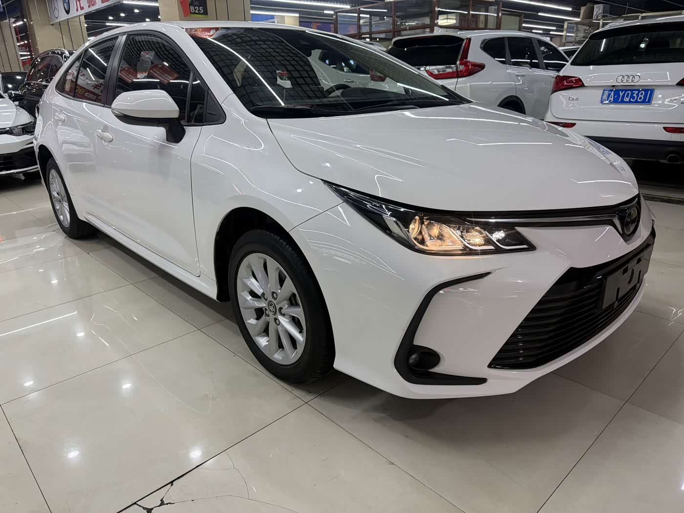 Toyota Corolla 1.2 л 2022 г. Белый, пробег 8600 км