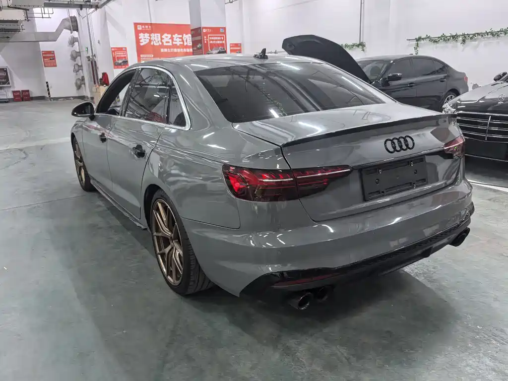 AUDI S4