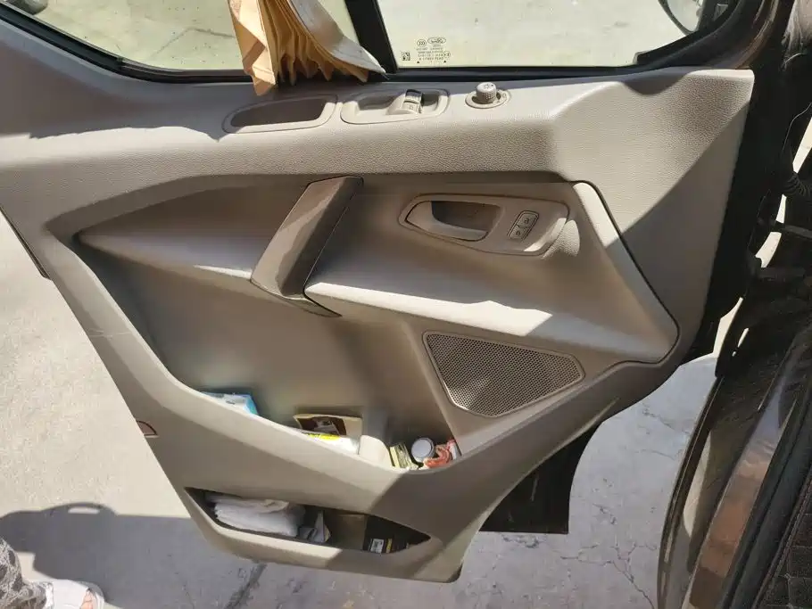 Ford Tourneo — миниатюра 7