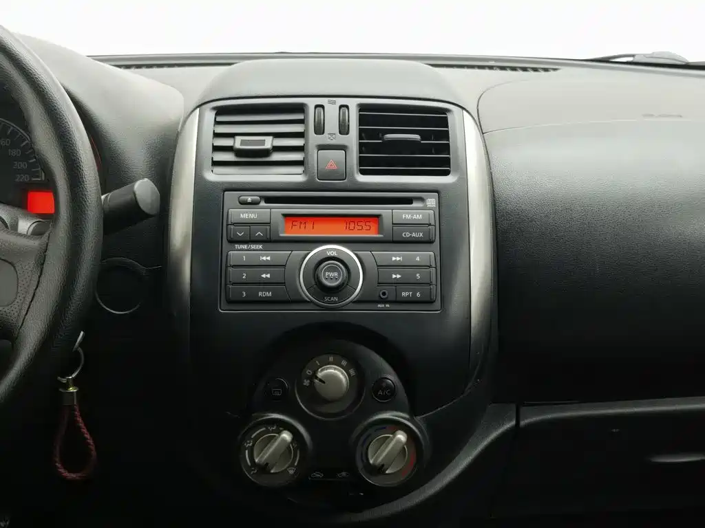 Nissan Sunny — миниатюра 12
