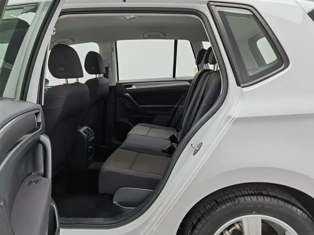 Volkswagen Golf Sportsvan — миниатюра 15