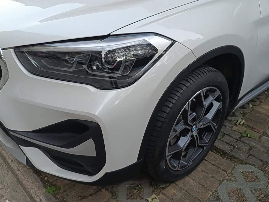 BMW X1 1.5 л 2023 г. Белый, пробег 8800 км