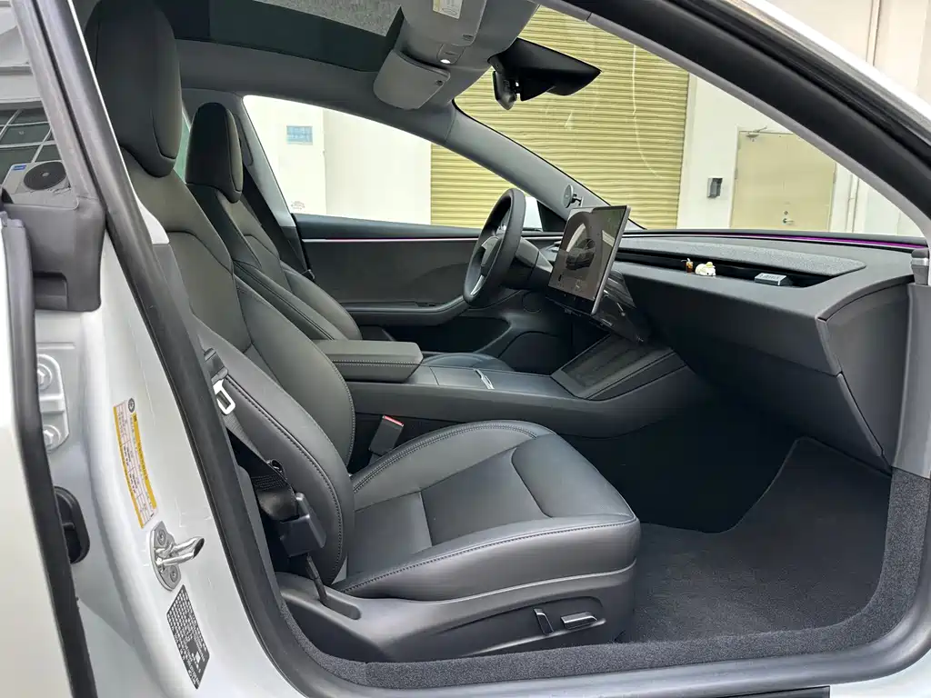 Tesla Model 3 — миниатюра 9
