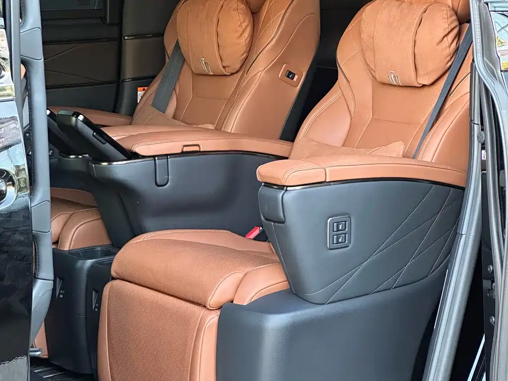 Toyota Vellfire — миниатюра 16
