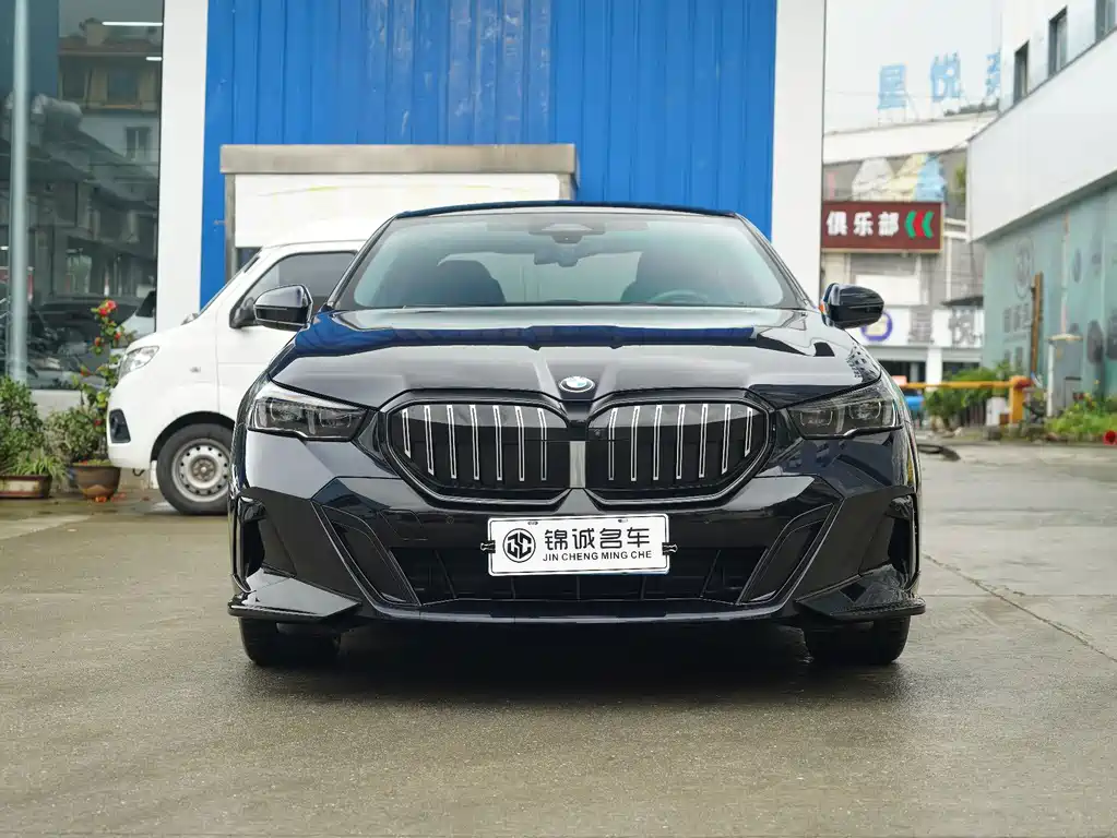 BMW 5 Series 530Li Leading M Sport Package