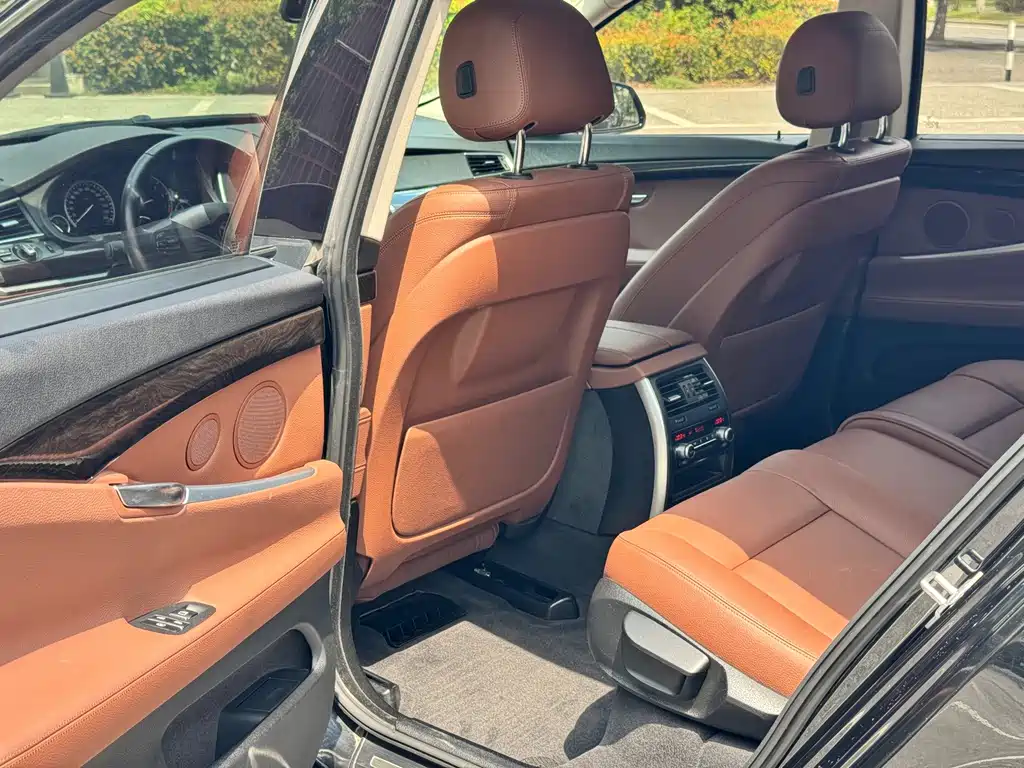 BMW 5 Series GT — миниатюра 15