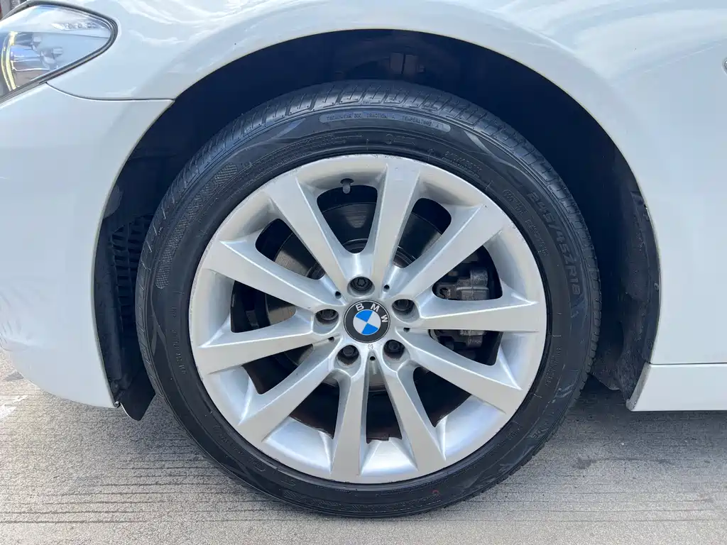 BMW 5 Series — миниатюра 4