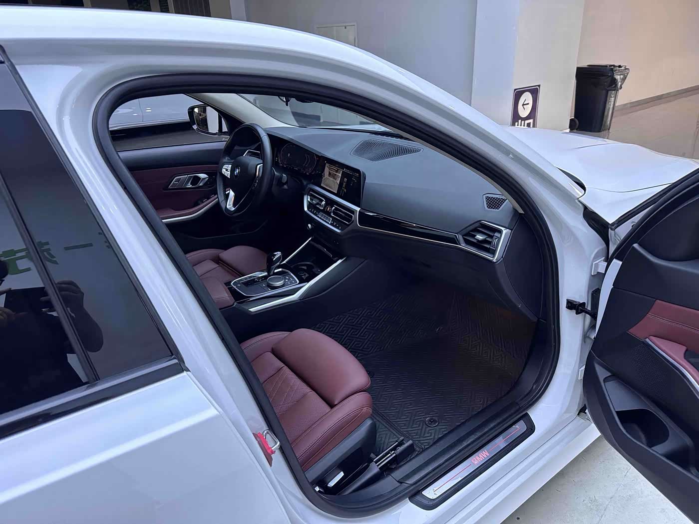 BMW 3 Series 2.0 л 2022 г. Белый, пробег 33000 км