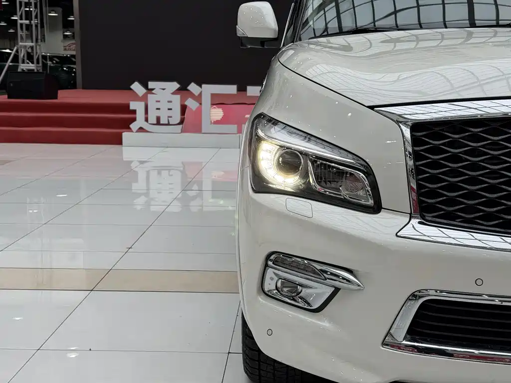 Infiniti QX80 2016 5.6L 4WD