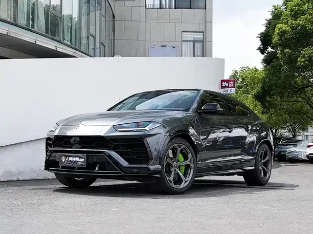 LAMBORGHINI URUS 2019