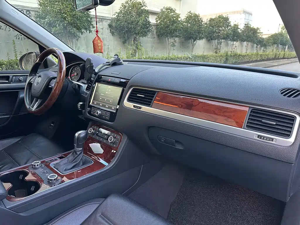 Volkswagen Touareg — миниатюра 24