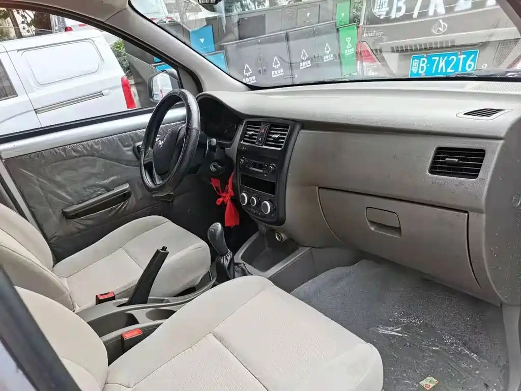 Wuling Rongguang V — миниатюра 2