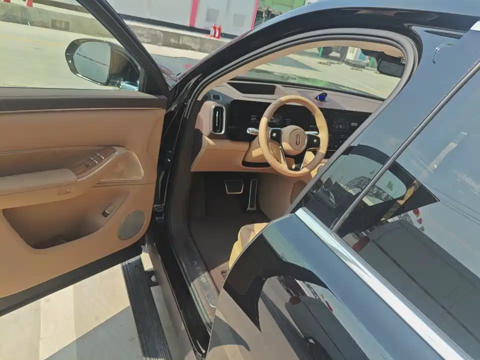 Aito M8 2025 Ultra 53.4kWh 6 мест (192 ）